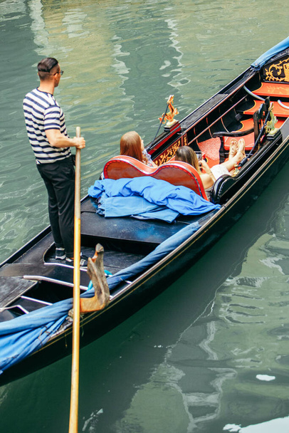 Концепція літніх канікул у Венеціанських каналах
 - Фото, зображення