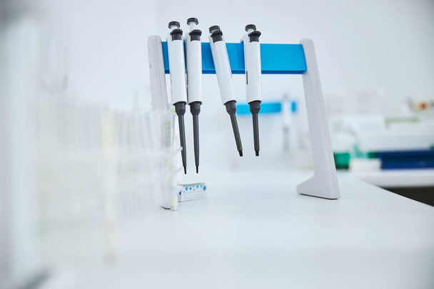 Laboratory tools used by clinical biochemists and scientists for blood collection - Foto, Imagen