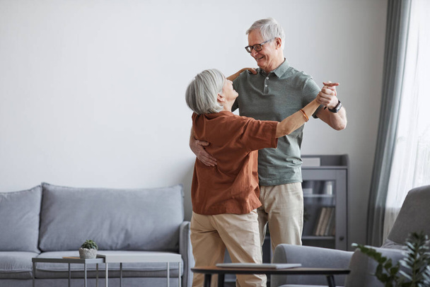 Oudere echtpaar dansen - Foto, afbeelding