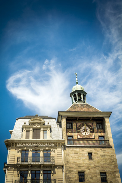 Часовая башня и банк
 - Фото, изображение