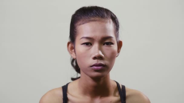 vážné Asijská dívka - Záběry, video