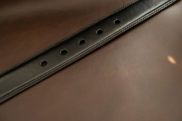 close up of leather belt on a dark background - Foto, afbeelding
