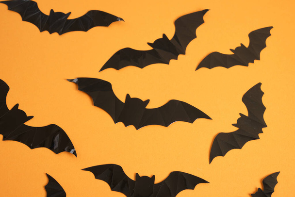 black bats on blank orange background, halloween concept copy space - Foto, imagen