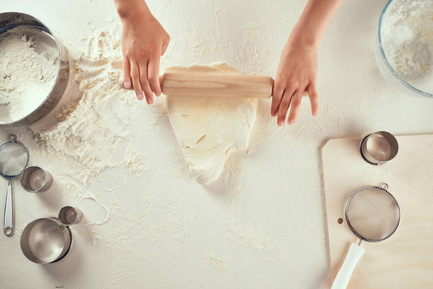 борошняне тісто домашнє тісто приготування їжі
 - Фото, зображення