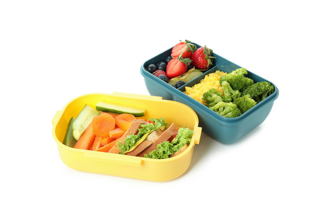 Boîtes à lunch avec nourriture isolée sur fond blanc - Photo, image
