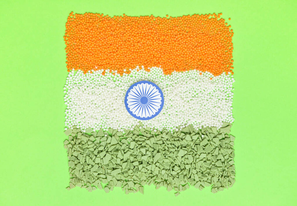 Bandera de la India hecha de alimentos sobre fondo de color - Foto, imagen