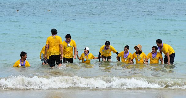 Chon Buri Thailand August 01 2019 Blur Японська компанія бере співробітників для діяльності на пляжі Team Building Excellence Team Work 2019 - Фото, зображення