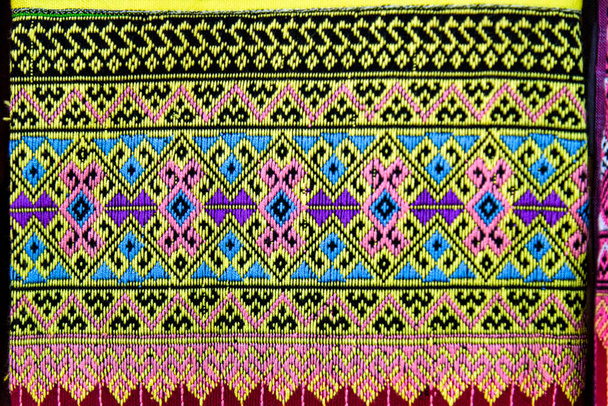 Modelli di tessuto tradizionale nel nord della Thailandia. Antico tessuto colorato artigianato thai. - Foto, immagini