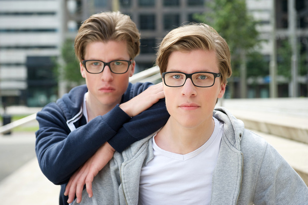 dva mladí dospělí bratři  - Fotografie, Obrázek