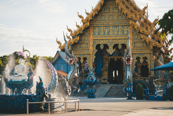 Blue Temple or Wat Rong Suea Ten in Chiang Rai in north Thailand. - Foto, Imagen