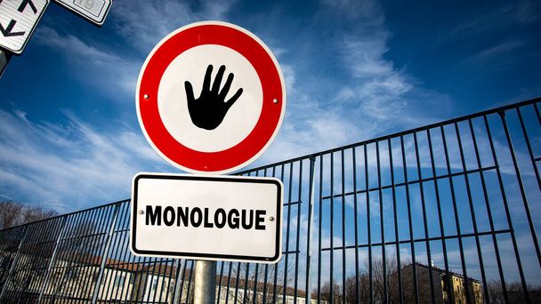Straat teken de richtings manier naar dialoog versus Monologue - Foto, afbeelding