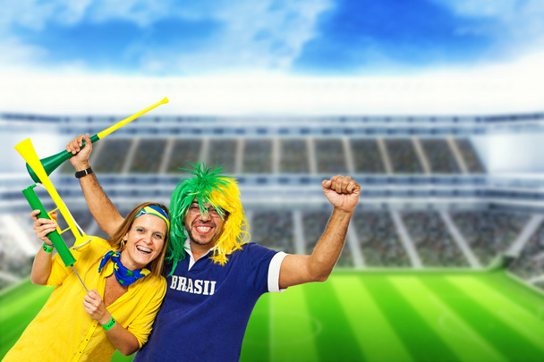 Pareja brasileña seguidores en el estadio
 - Foto, Imagen