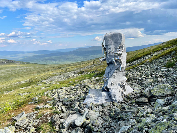 Dyatlov pass, Northern Ural, Russia, July, 16, 2021. Monument at the site of the mysterious death of group of skiers led by Igor Dyatlov on slope of mountain of the Dead near the Dyatlov pass - Fotoğraf, Görsel
