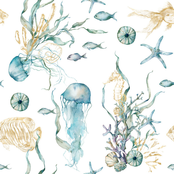 Akvarel podvodní hladký vzor zlatých ryb, mořských koníků, laminaria a korálů. Podvodní zvířata a rostliny izolované na bílém pozadí. Vodní ilustrace pro design, tisk nebo pozadí. - Fotografie, Obrázek
