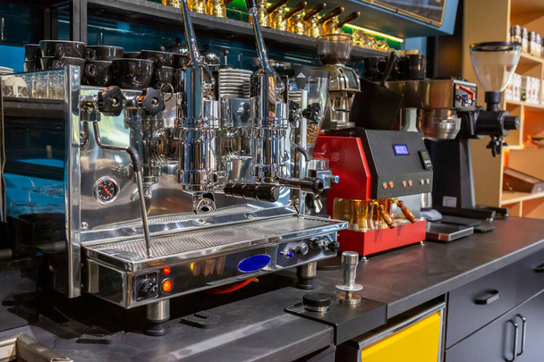 Espresso coffee and espresso machine - details and preparation - Foto, Bild