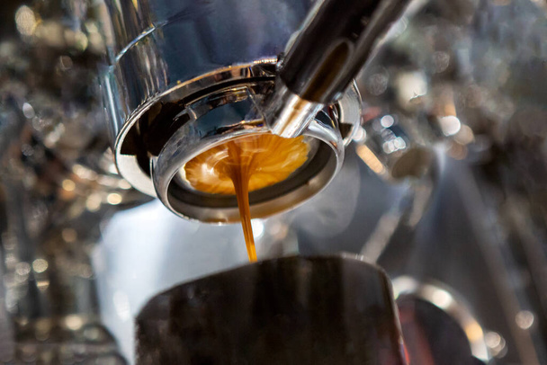 Espresso coffee and espresso machine - details and preparation - Foto, immagini