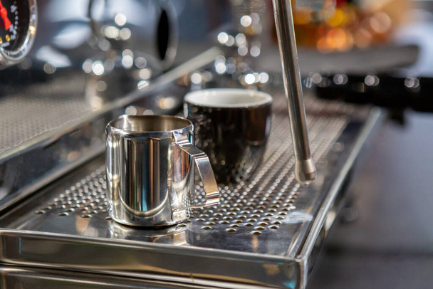 Espresso coffee and espresso machine - details and preparation - Zdjęcie, obraz