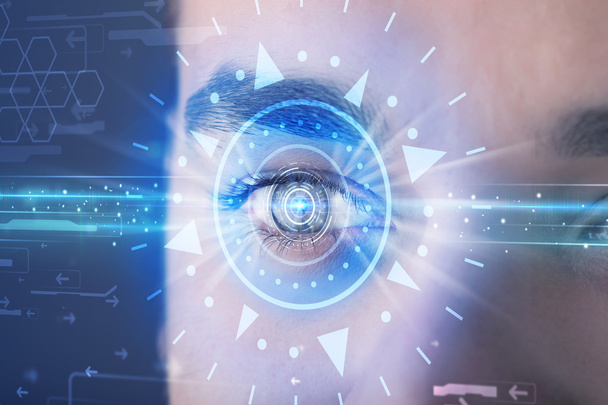 Cyber-homme avec oeil technolgy regardant dans l'iris bleu
 - Photo, image