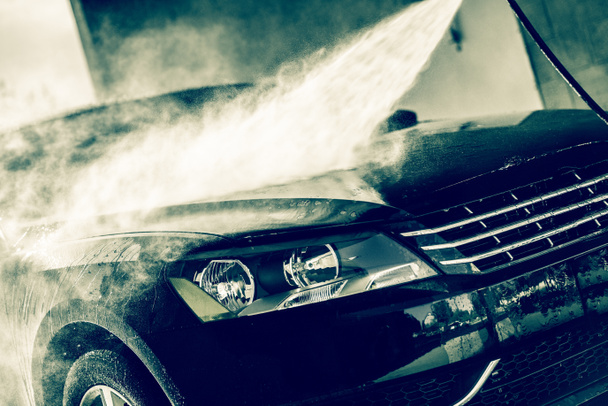 Lavado de coches de agua de alta presión
 - Foto, imagen