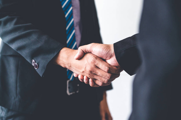 Business people handshake agreement in office. - Zdjęcie, obraz