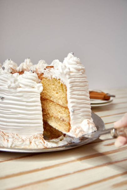 A closeup of a fresh tasty homemade cake decorated with white whipped cream - Foto, Bild