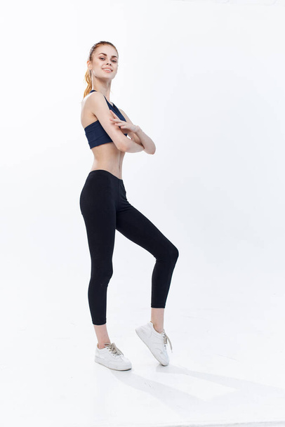 Sportliche Frauen üben Workout-Abdeckung Fitnessstudio - Foto, Bild