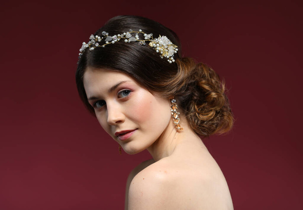 Beautiful Bride Portrait wedding makeup and hairstyle, girl in diamonds tiara, jewelry model - Zdjęcie, obraz