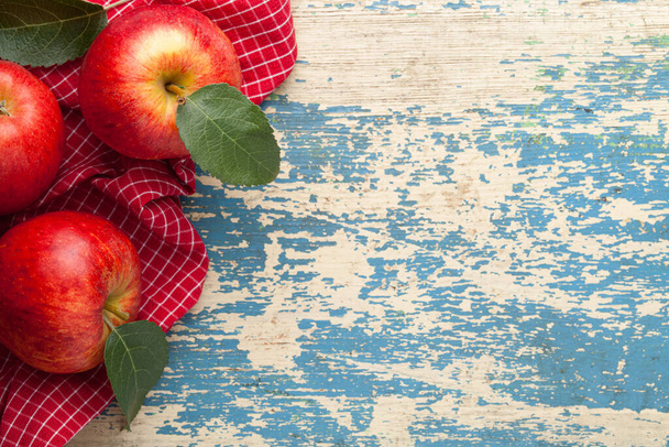 Gala red apple. Fresh fruits and green leaves on wooden table. Copy space. Top view - Fotoğraf, Görsel