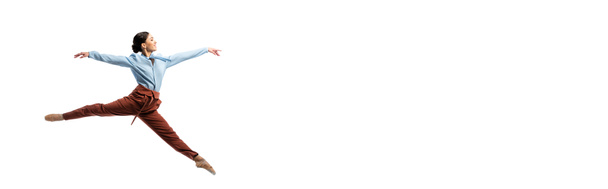 Sivukuva hymyilevä ballerina hyppäämällä eristetty valkoinen, banneri  - Valokuva, kuva