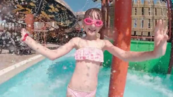 Menina no parque aquático - Filmagem, Vídeo