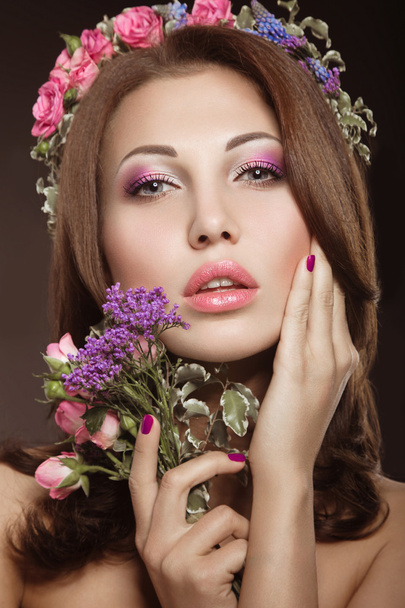 Beautiful girl with perfect skin and bright floral wreath on her head. - Фото, зображення