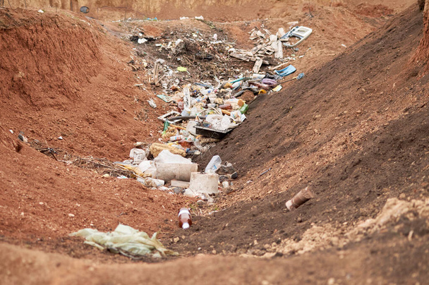 Vuilnis bij Dumping Ground. plastic vervuiling - Foto, afbeelding