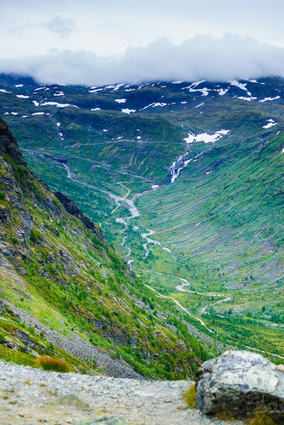 Summer mountains landscape in Norway, cloudy weather. National tourist scenic route 55 Sognefjellet. - Foto, Imagem