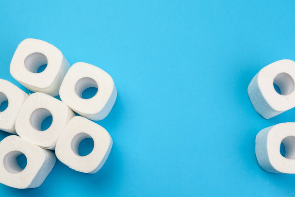 Rolls of toilet paper on color background, top view - Φωτογραφία, εικόνα
