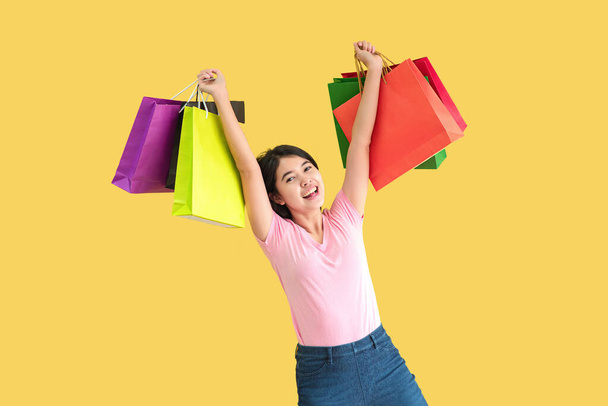 Asian woman in summer. She smiling and has happy shopping bags. Summer Surprise Sale concept. - Valokuva, kuva