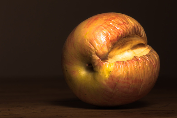 Rotting Apple - Foto, afbeelding