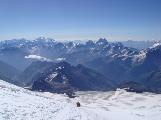 A beautiful view around the route to the summit of Mount Elbrus in the western part of the Caucasus. - 写真・画像