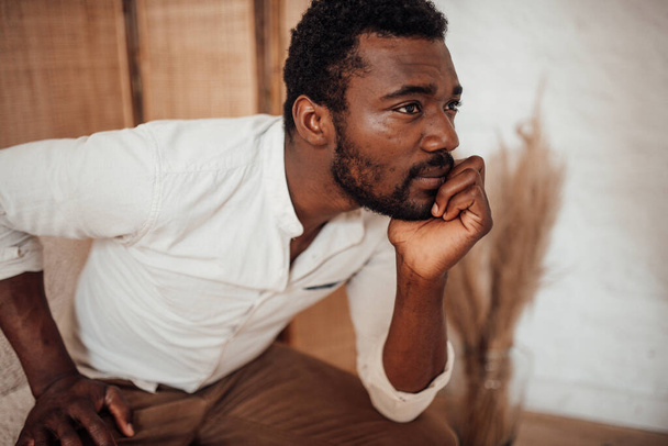 Retrato de homem afro-americano bonito
  - Foto, Imagem
