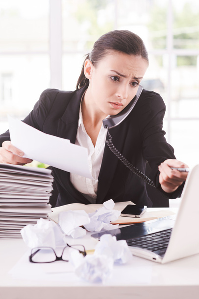 Busy woman in office - Фото, зображення
