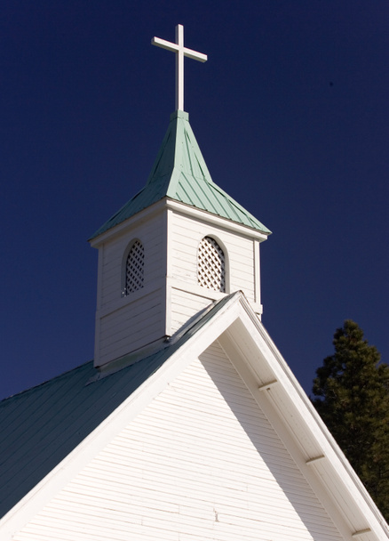 La vista dall'alto di una croce su un campanile della chiesa
. - Foto, immagini