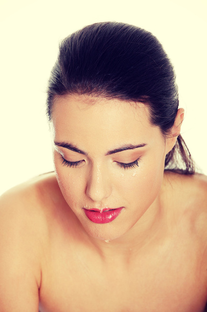 genç kadının yüzünü yıkama - Fotoğraf, Görsel