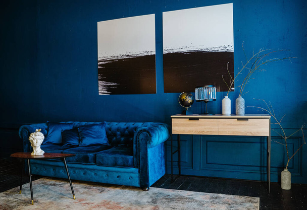 Diseño interior moderno en el estilo loft usando color azul.. - Foto, Imagen