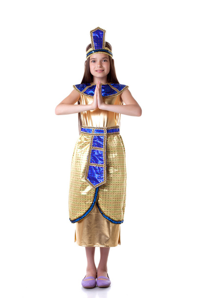 Lovely young girl posing in Cleopatra costume - Fotoğraf, Görsel