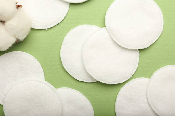 Cotton pads on color background - Photo, Image