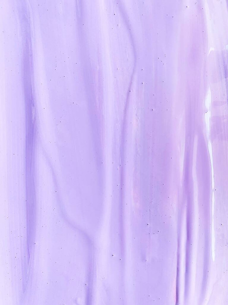 нежные пятна от фиолетовой краски. текстурированное изображение крема на фоне. - Фото, изображение