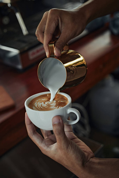 coffee latte art making by barista - Фото, зображення