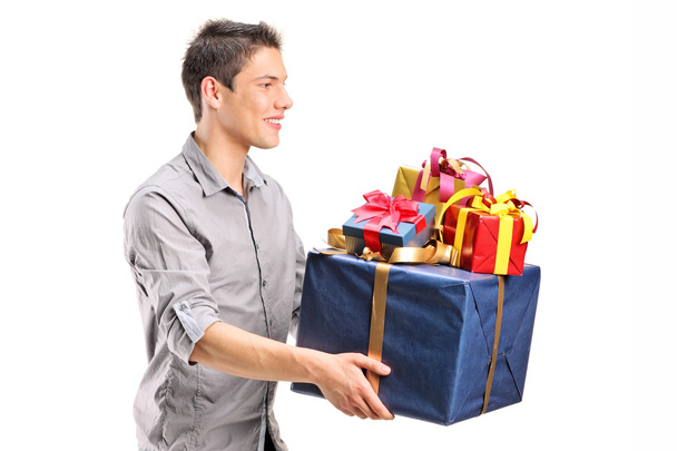 Young man holding presents - Φωτογραφία, εικόνα