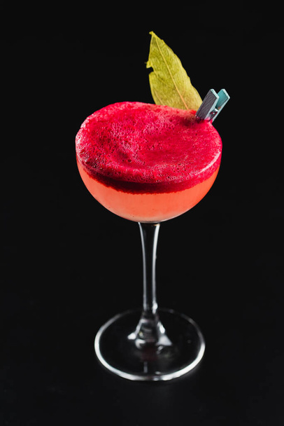 cocktails alcoolisés d'été. carte de bar. bar. - Photo, image