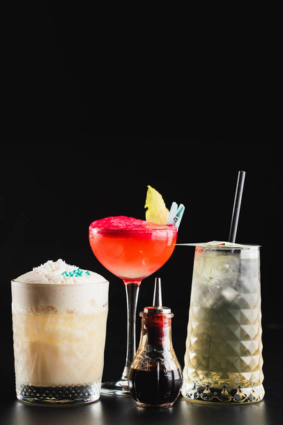 summer alcoholic cocktails. bar card. bar. - Foto, imagen