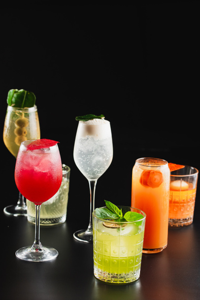 summer alcoholic cocktails. bar card. bar. - Foto, Imagen